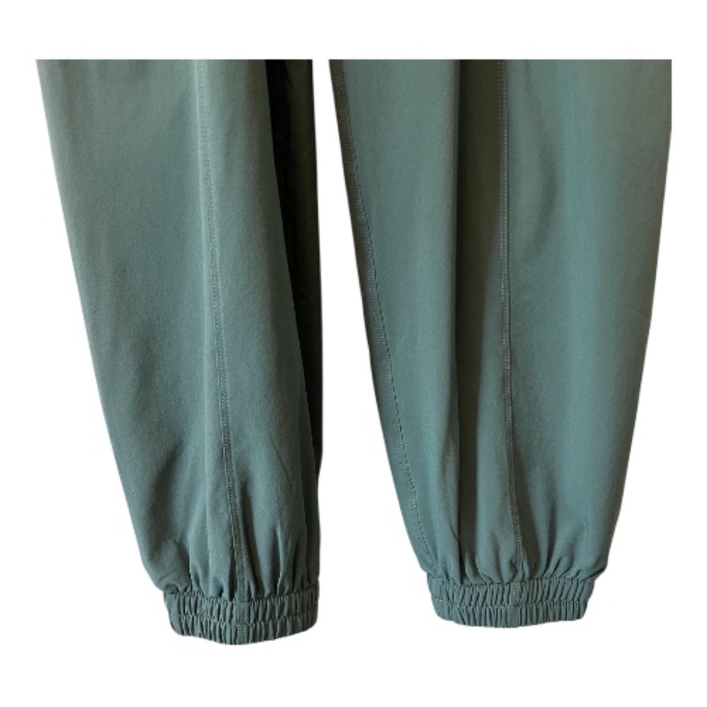 👖 EUC ATHLETA GIRL Sage Green Run Free Cargo Jogger | Size XL/14 (Fits Women’s - Picture 4 of 9
